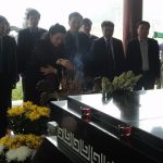 Đ/c Tòng Thị Phóng – Uỷ viên Bộ chính trị – Phó chủ tịch Quốc hội dâng hương tại khu di tích Truông Bồn.